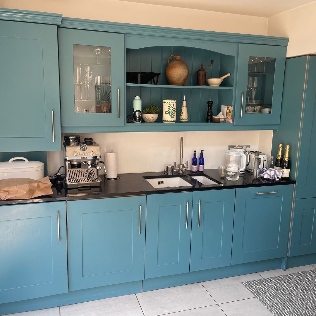 Kitchen before respray